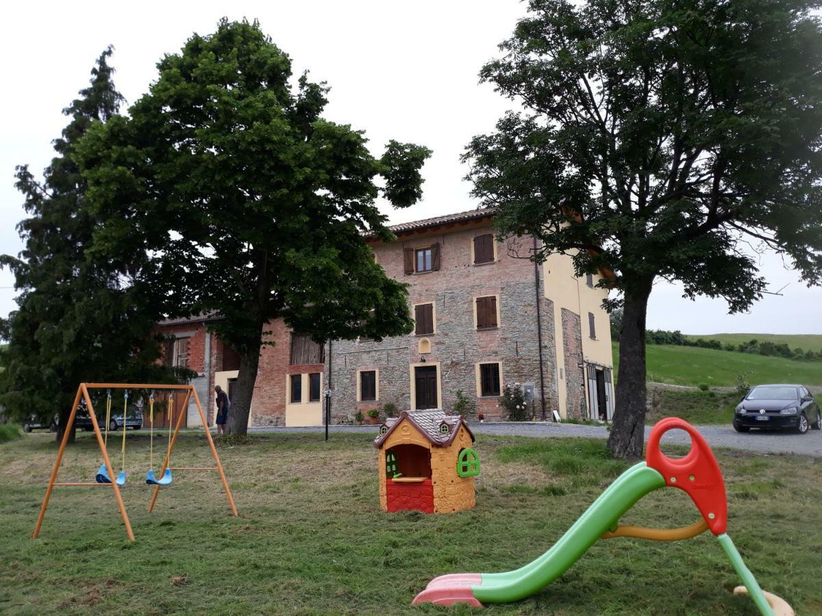 Agriturismo "Veritas" Bed & Wine Casaleggio Boiro Esterno foto